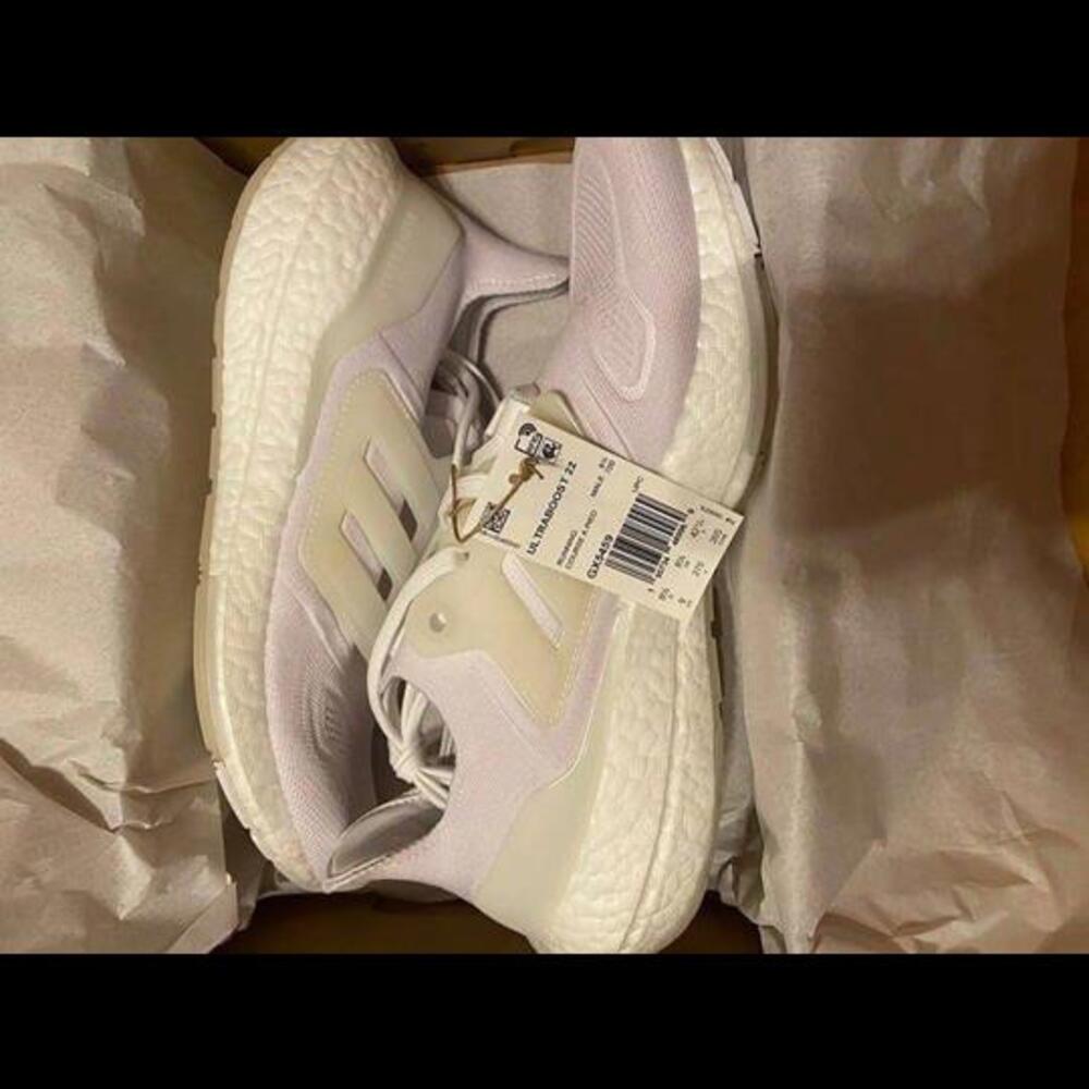 Adidas men ultraboost 22 GX5459 size 8.5 - white
